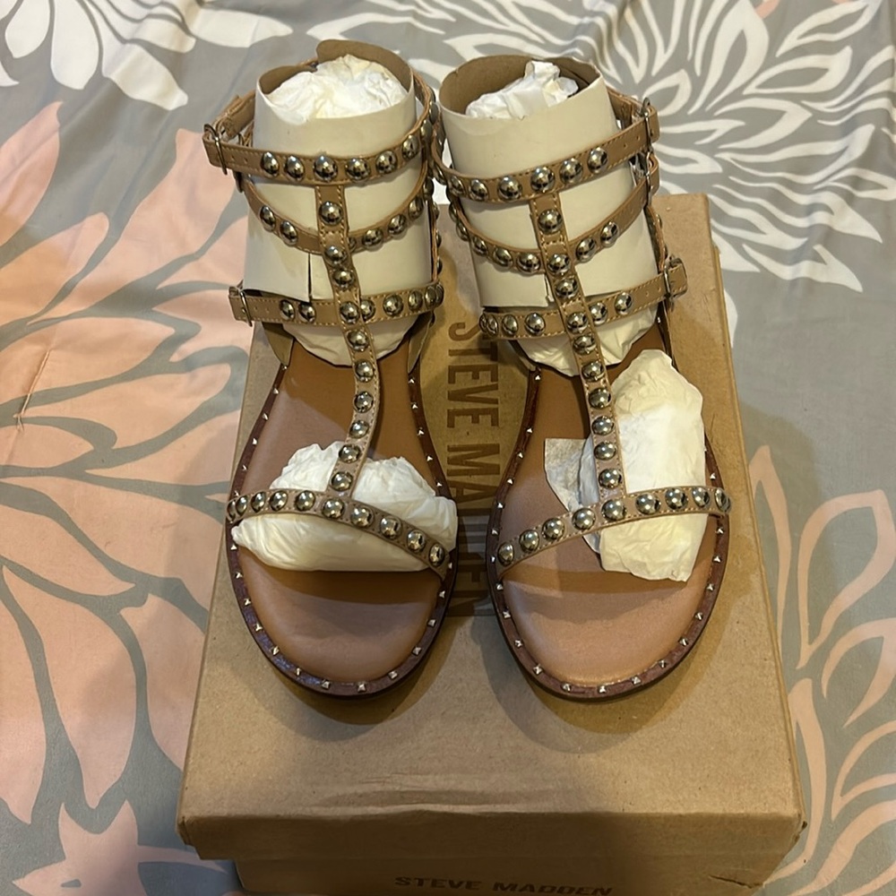 Steve Madden gladiator sandals. Color Tan. Size 7.5